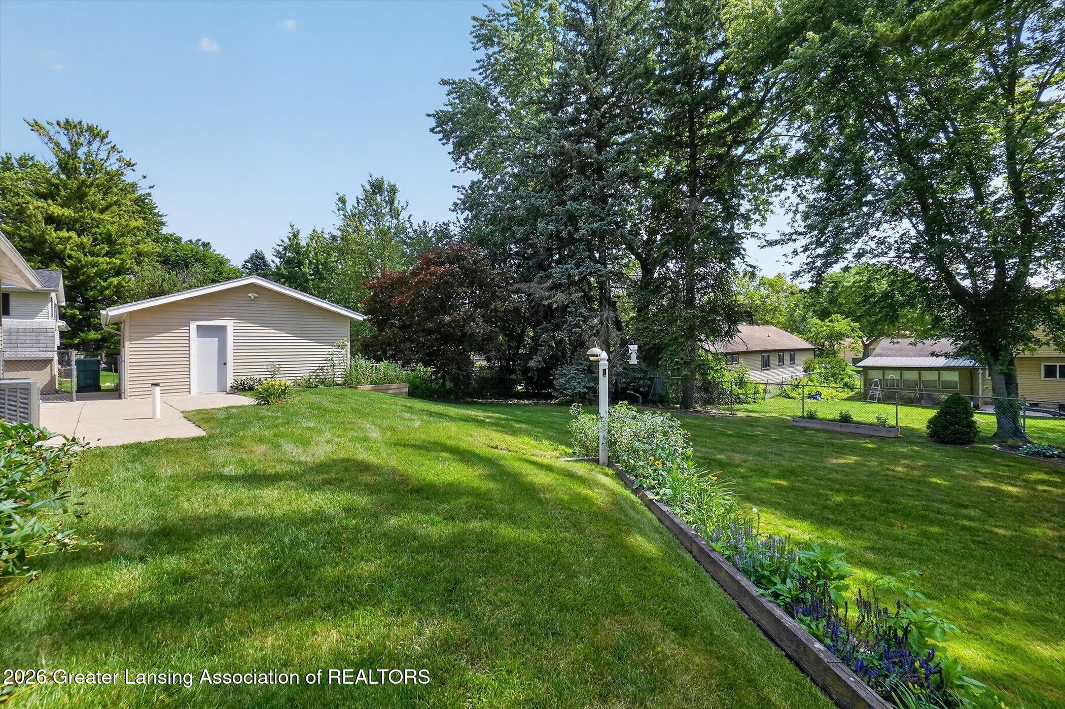 2106 Byrnes Road Lansing, MI 48906 - Photo 48 of 51 47-2106-Byrnes-Rd-WindowStill-Photograph