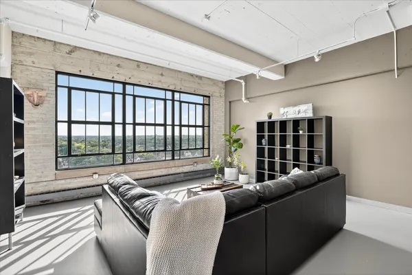 $169,900 | 2929 Chicago Avenue, Unit 1120, Minneapolis, MN 55407