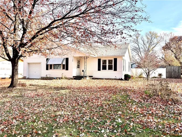 $129,900 | 1128 North Clay Street, Nevada, MO 64772