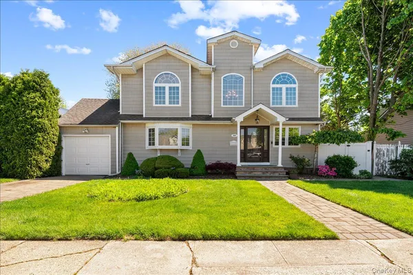 $1,329,000 | 157 Manor Street, Plainview, NY 11803