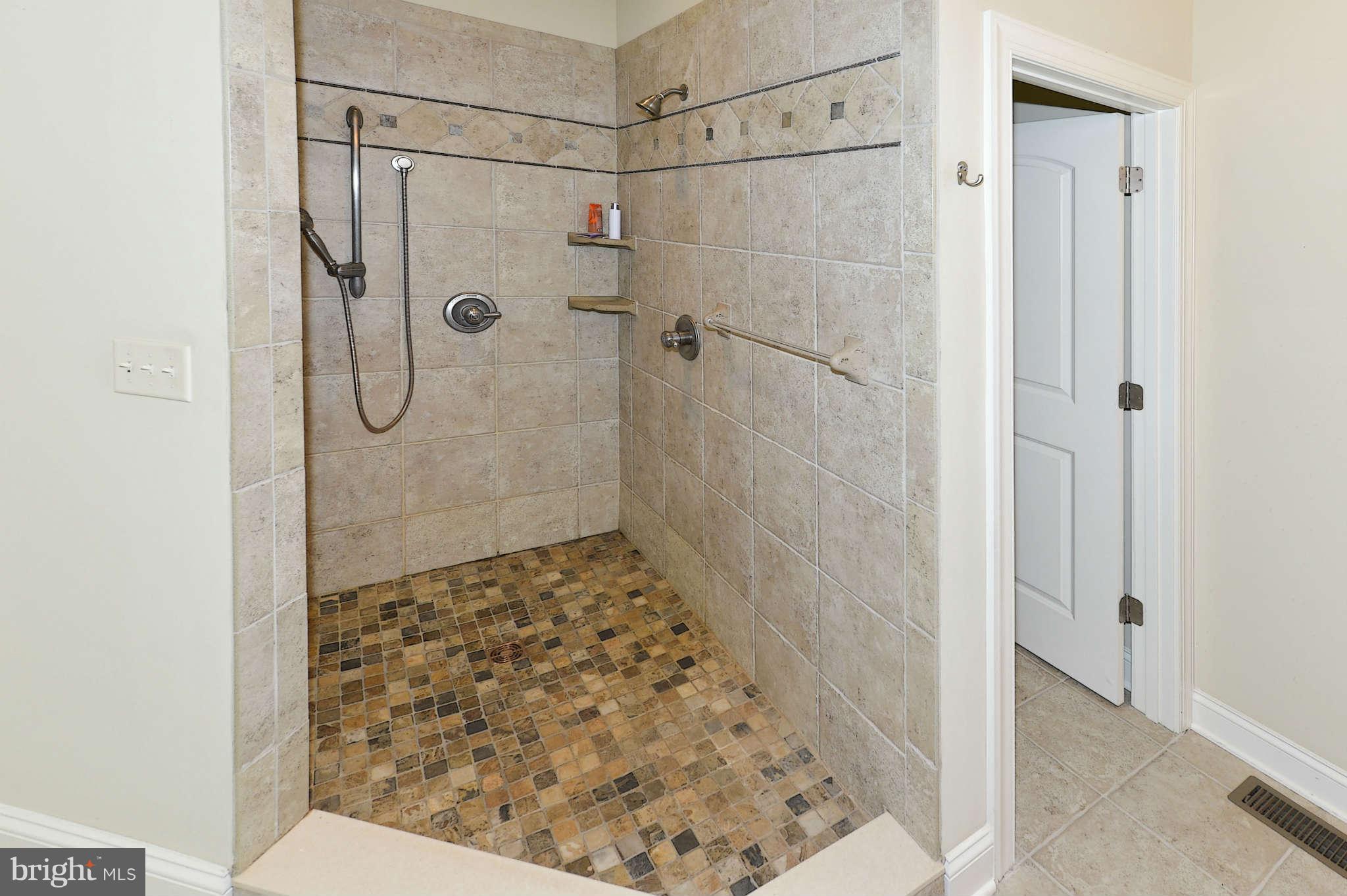 935 Winding Road Edgewater, MD 21037 - Photo 15 of 21 Bath (Master)