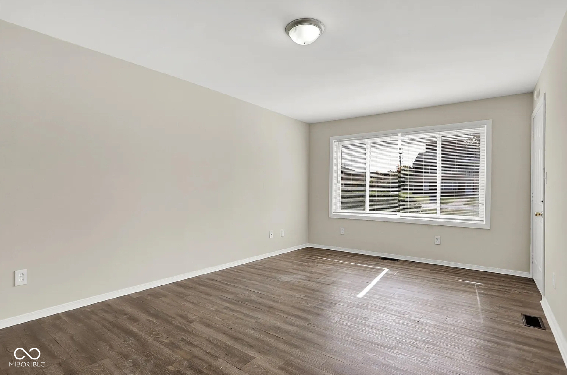 6028 Dickson Road Indianapolis, IN 46226 - Photo 5 of 8 Gallery Image 5