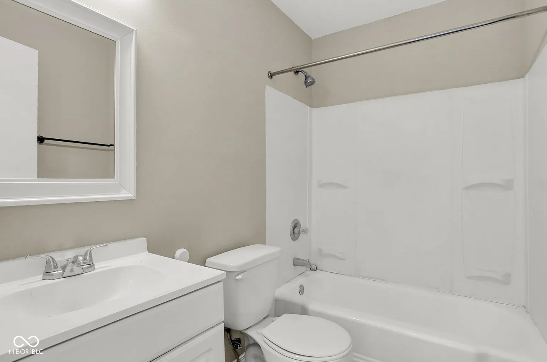 6028 Dickson Road Indianapolis, IN 46226 - Photo 6 of 8 Gallery Image 6