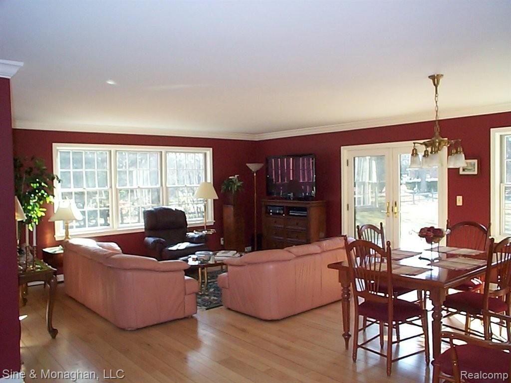 911 North Riverside Avenue St. Clair, MI 48079 - Photo 2 of 25 2 FAMILYROOM 911 N Riverside.JPG