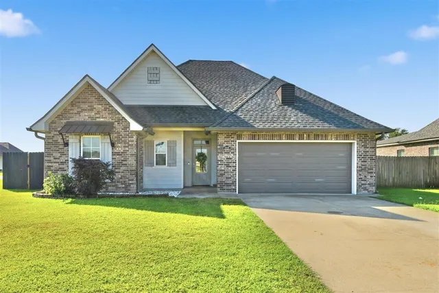 $275,000 | 1325 South Robinwood Drive, Lake Charles, LA 70611