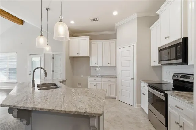 $275,000 | 1325 South Robinwood Drive, Lake Charles, LA 70611