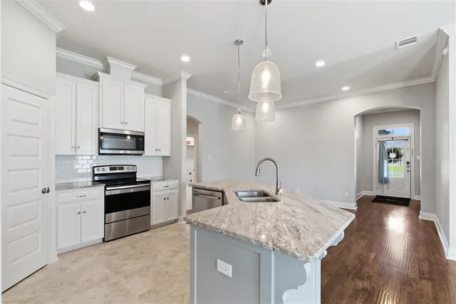 $275,000 | 1325 South Robinwood Drive, Lake Charles, LA 70611