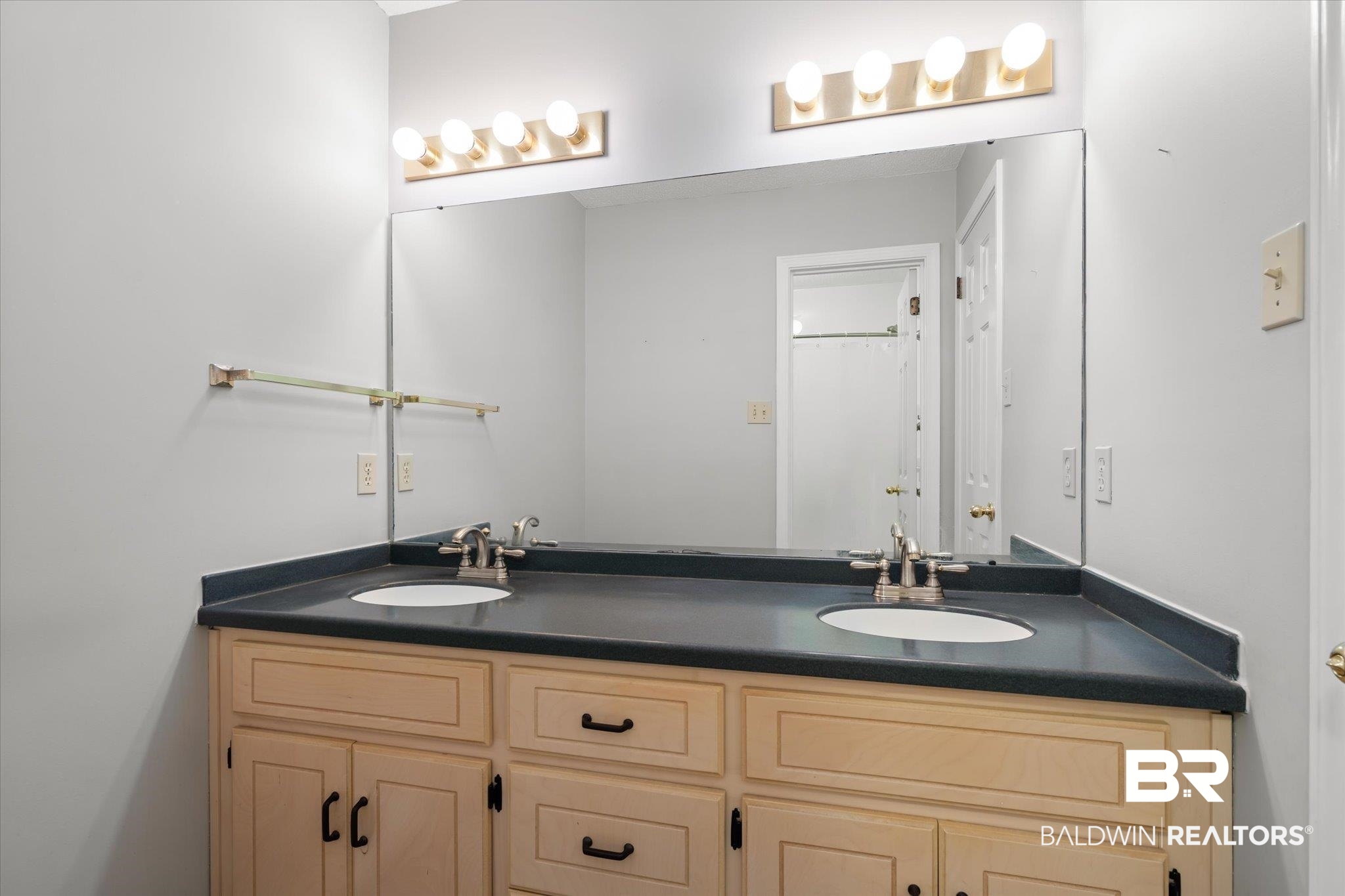 7410 East Lakeview Drive Mobile, AL 36695 - Photo 9 of 20 Bathroom with vanity