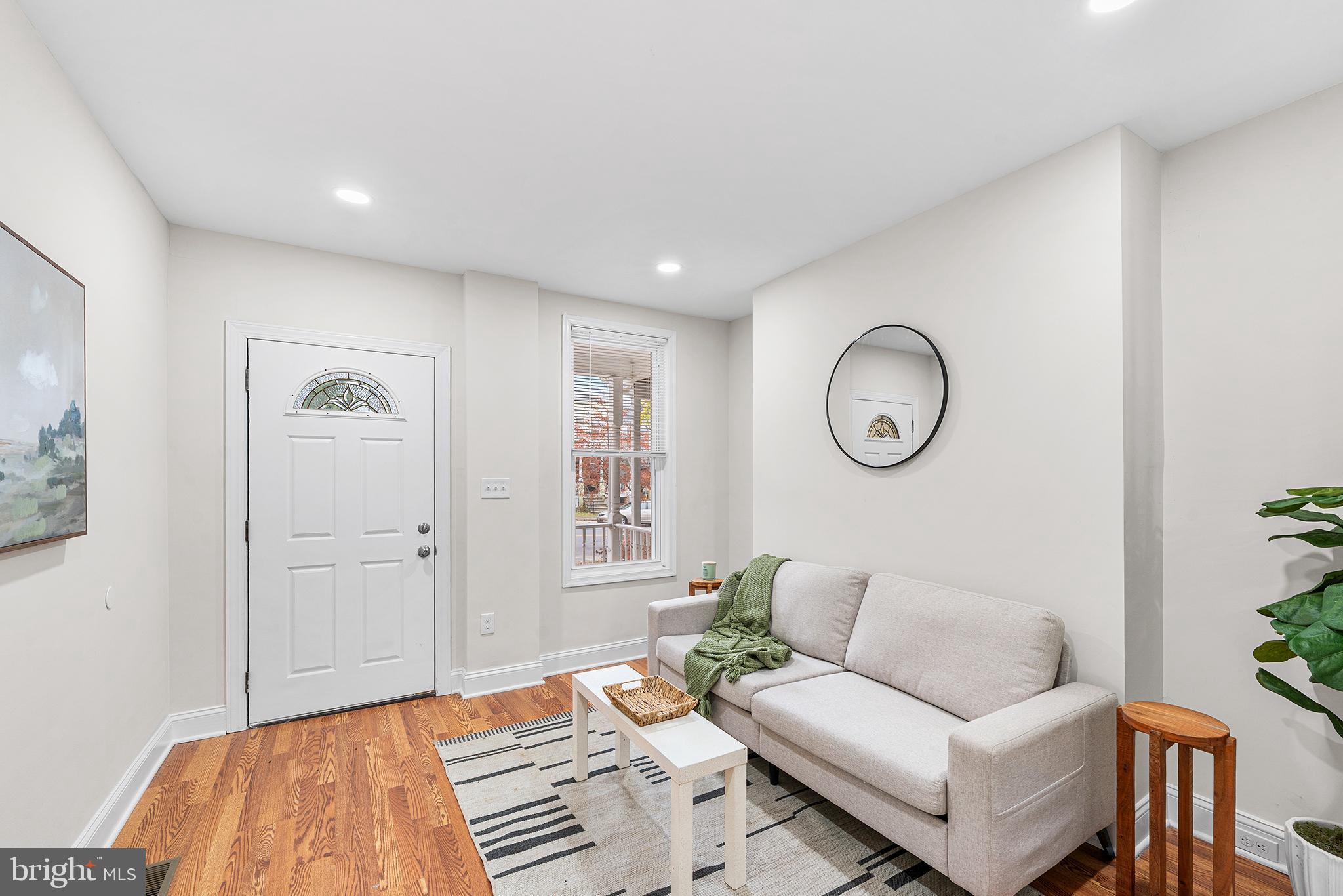 621 West 33rd Street Baltimore, MD 21211 - Photo 2 of 27 a living room with furniture and a window