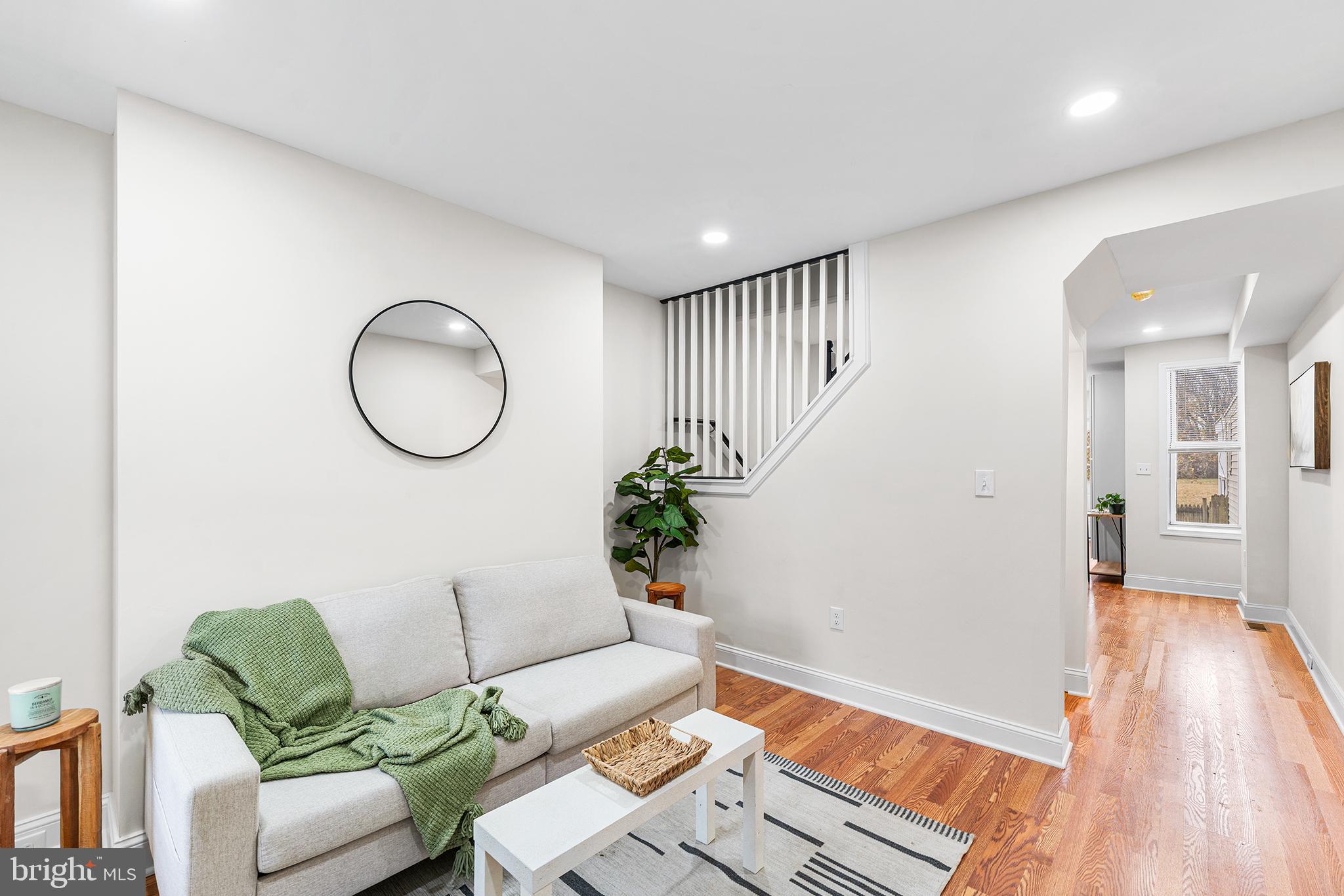 621 West 33rd Street Baltimore, MD 21211 - Photo 3 of 27 a living room with furniture