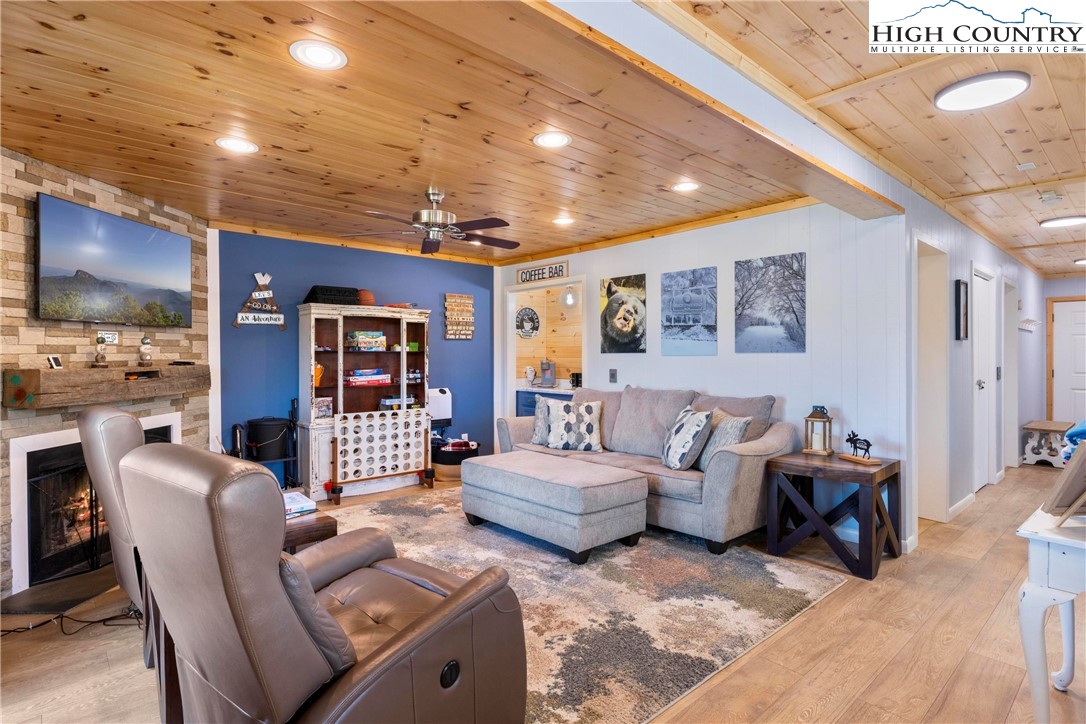 301 Pinnacle Inn Road, Unit 3126 Beech Mountain, NC 28604 - Photo 4 of 48 Gallery Image 4