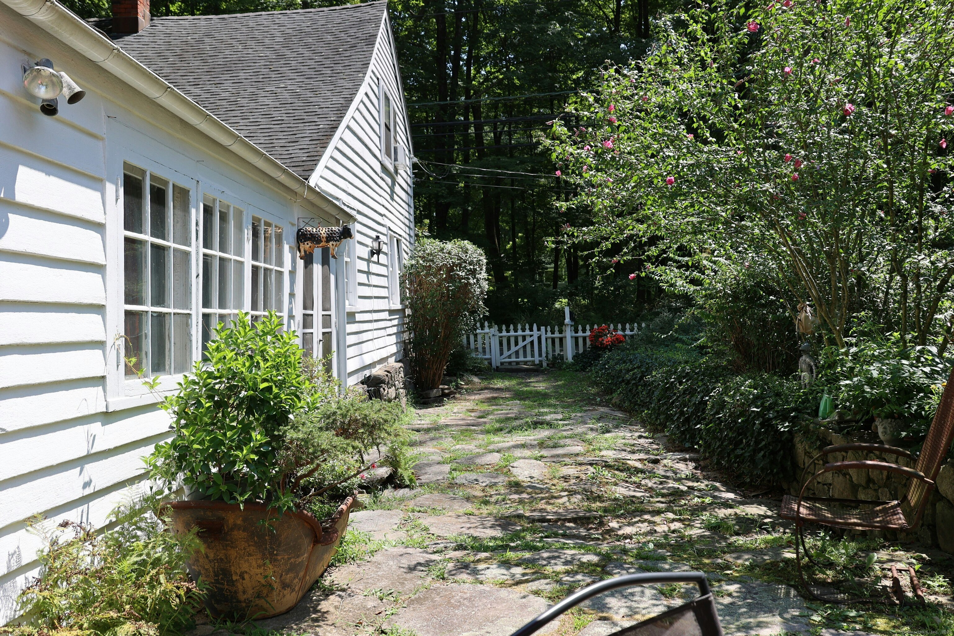 33 Peaceable Street Redding, CT 06896 - Photo 12 of 40