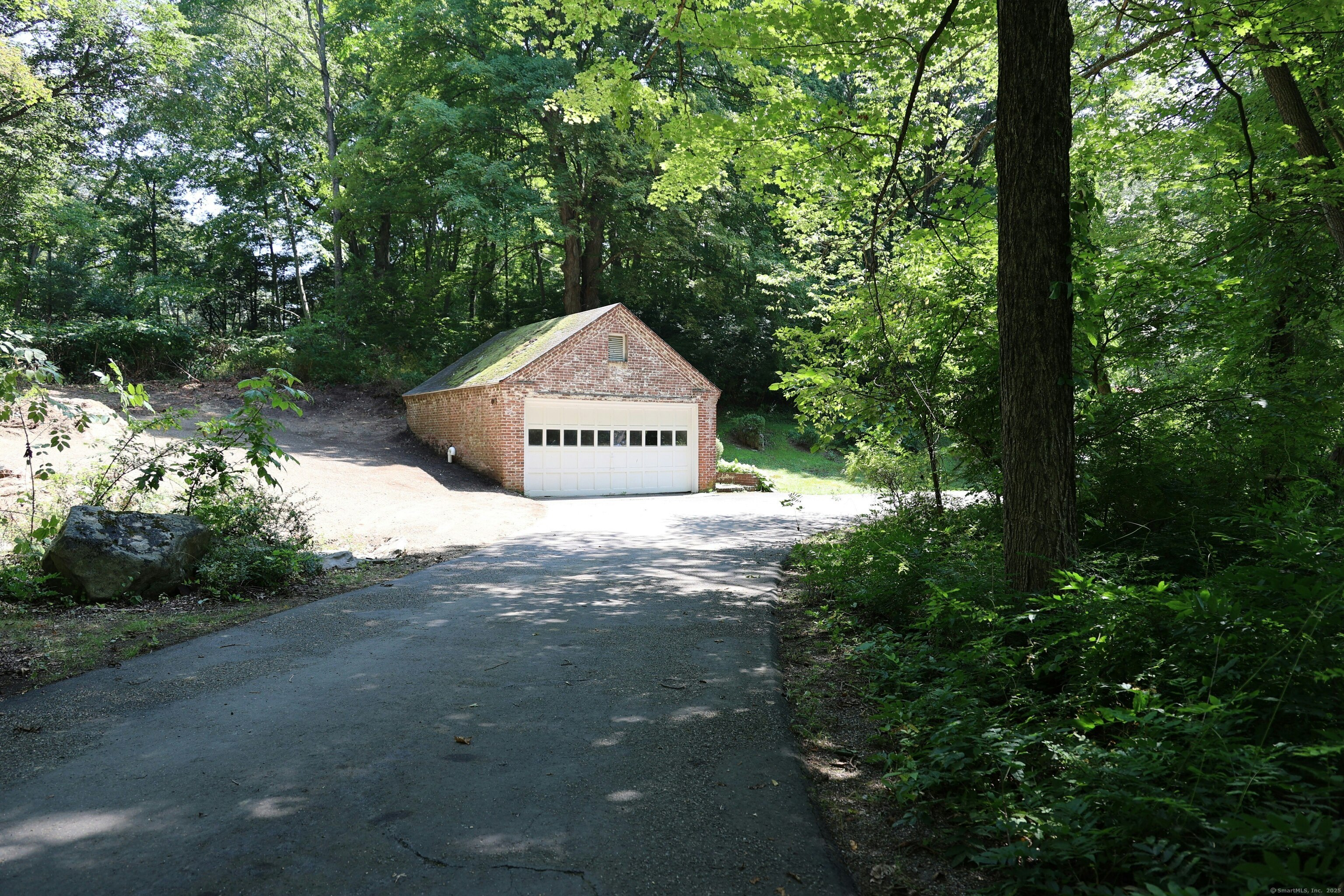 33 Peaceable Street Redding, CT 06896 - Photo 13 of 40