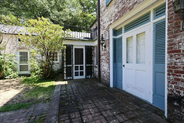 $1,599,000 | 33 Peaceable Street, Redding, CT 06896