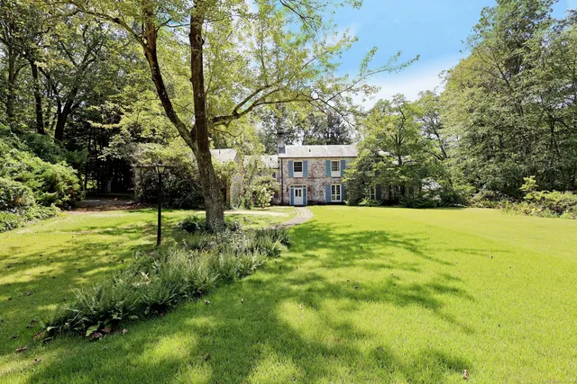 $1,599,000 | 33 Peaceable Street, Redding, CT 06896