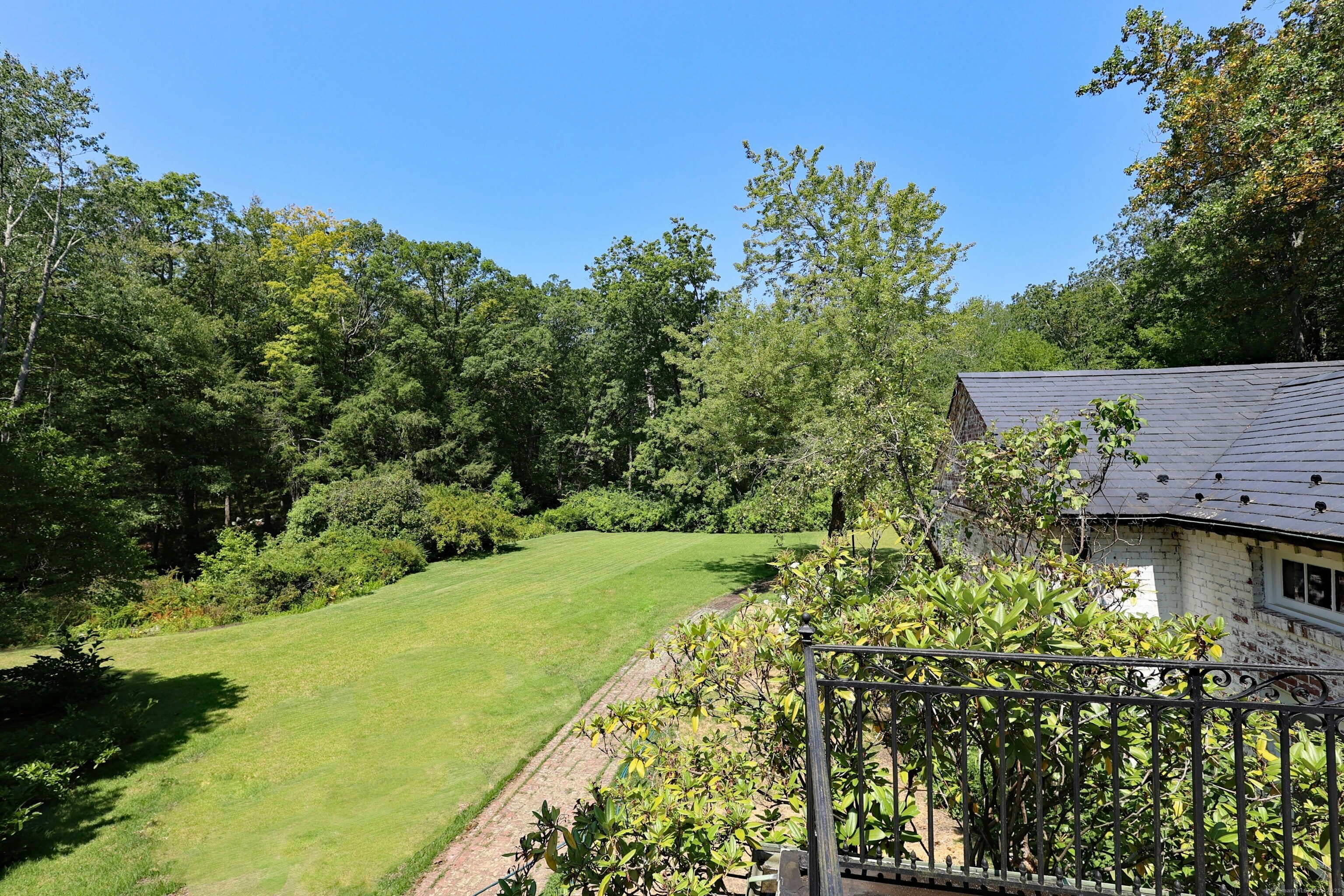 33 Peaceable Street Redding, CT 06896 - Photo 3 of 40