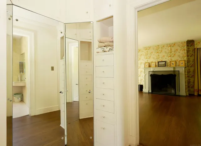 $1,599,000 | 33 Peaceable Street, Redding, CT 06896