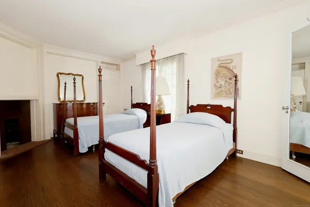 $1,599,000 | 33 Peaceable Street, Redding, CT 06896