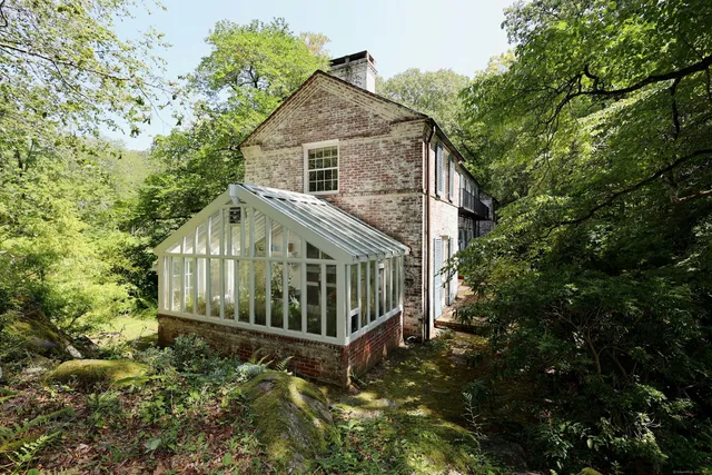 $1,599,000 | 33 Peaceable Street, Redding, CT 06896