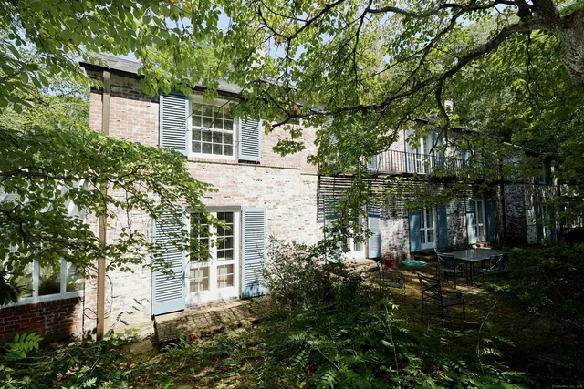 $1,599,000 | 33 Peaceable Street, Redding, CT 06896