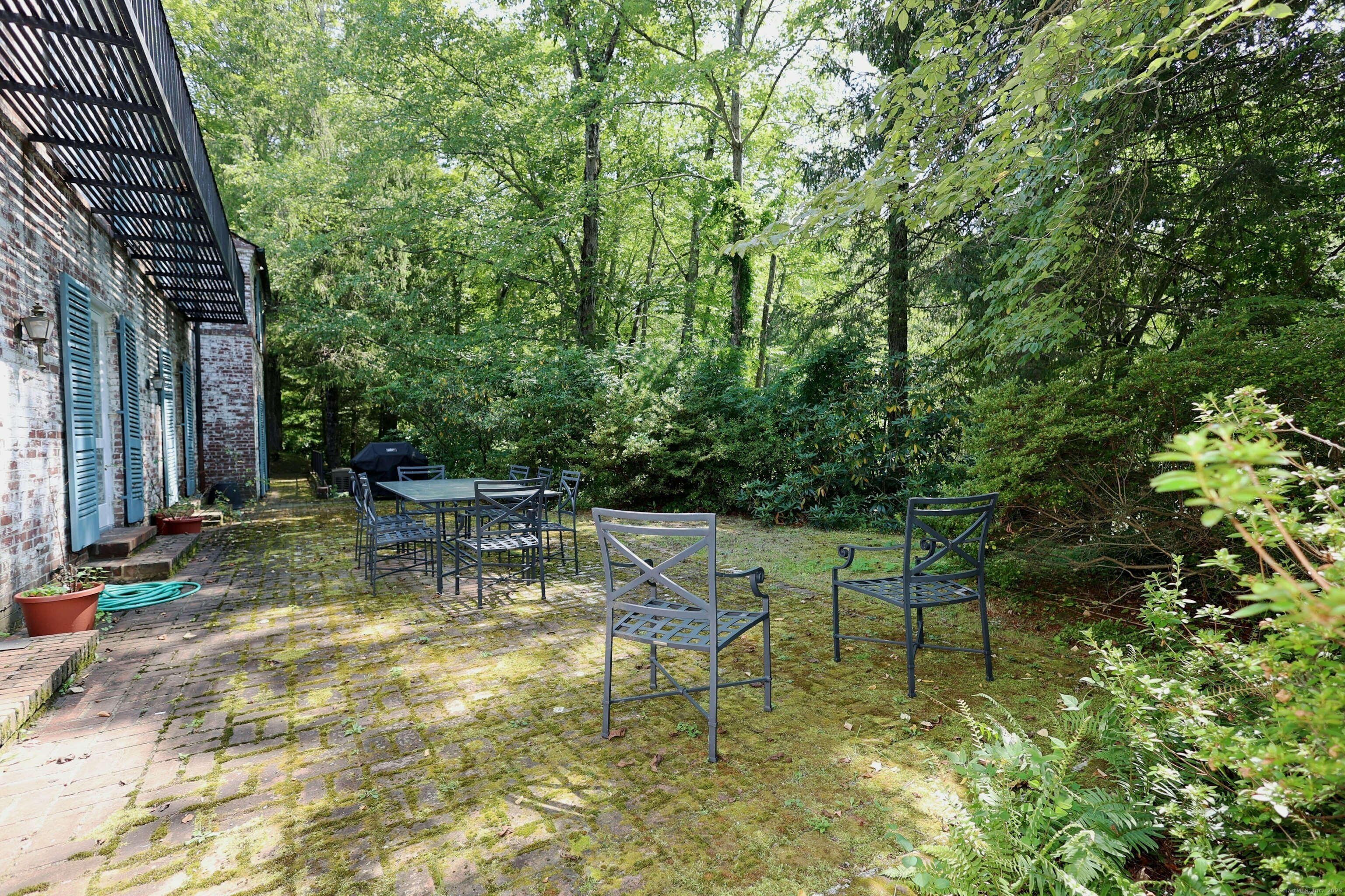 33 Peaceable Street Redding, CT 06896 - Photo 7 of 40