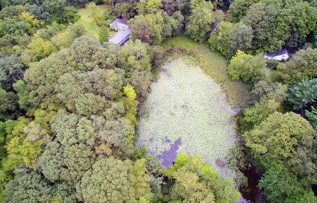 $1,599,000 | 33 Peaceable Street, Redding, CT 06896