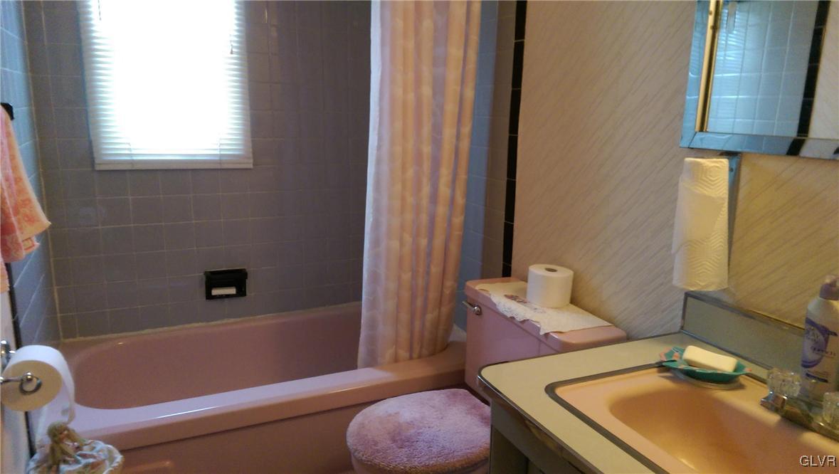 1561 Rudolph Drive Bethlehem, PA 18018 - Photo 6 of 9 Gallery Image 6