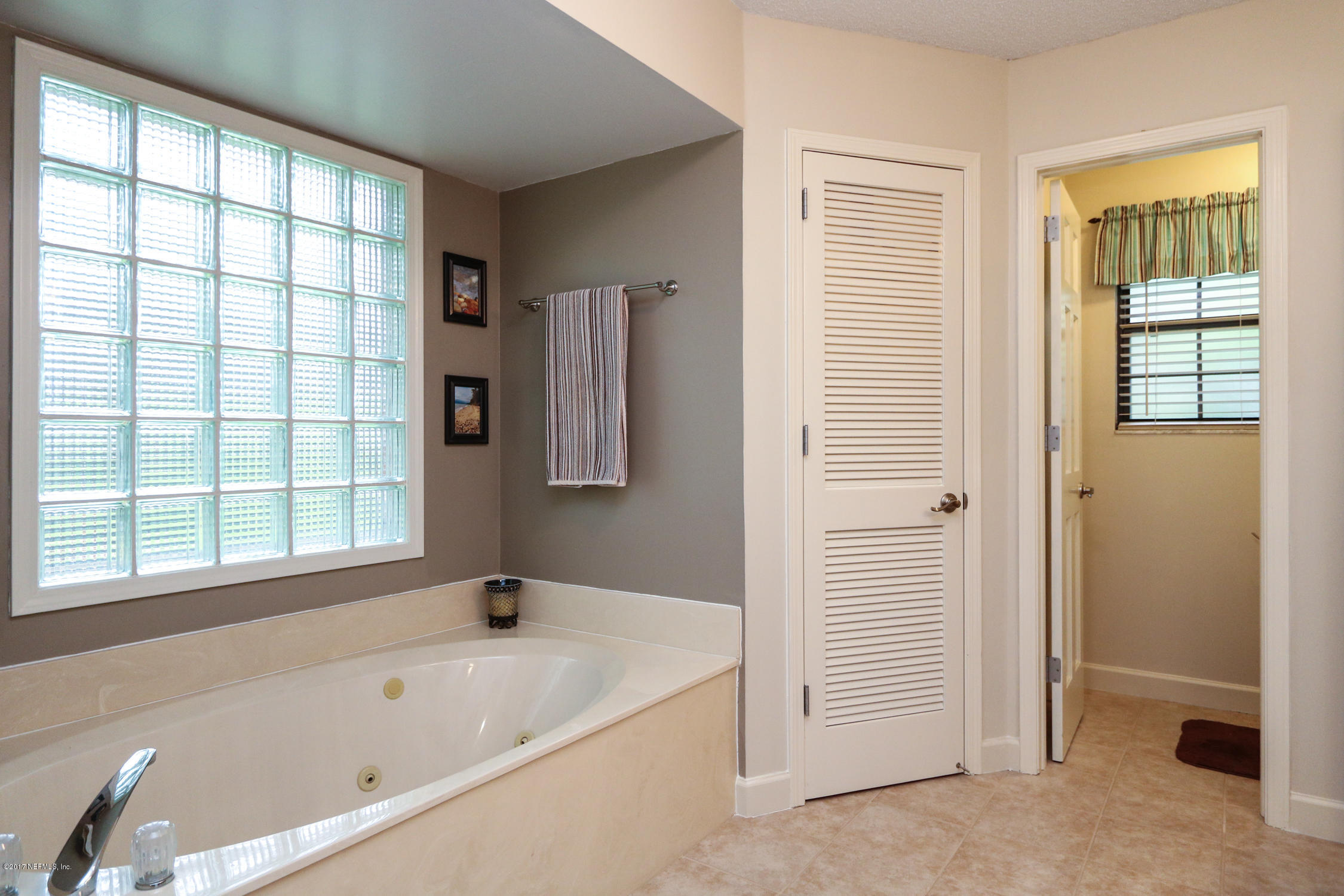 3141 Nautilus Road Middleburg, FL 32068 - Photo 26 of 43 a bathroom with a bathtub and a shower