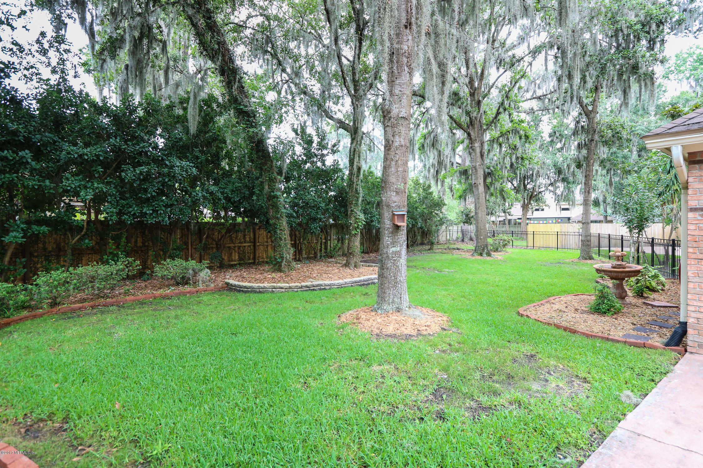3141 Nautilus Road Middleburg, FL 32068 - Photo 38 of 43 a view of a garden with a tree