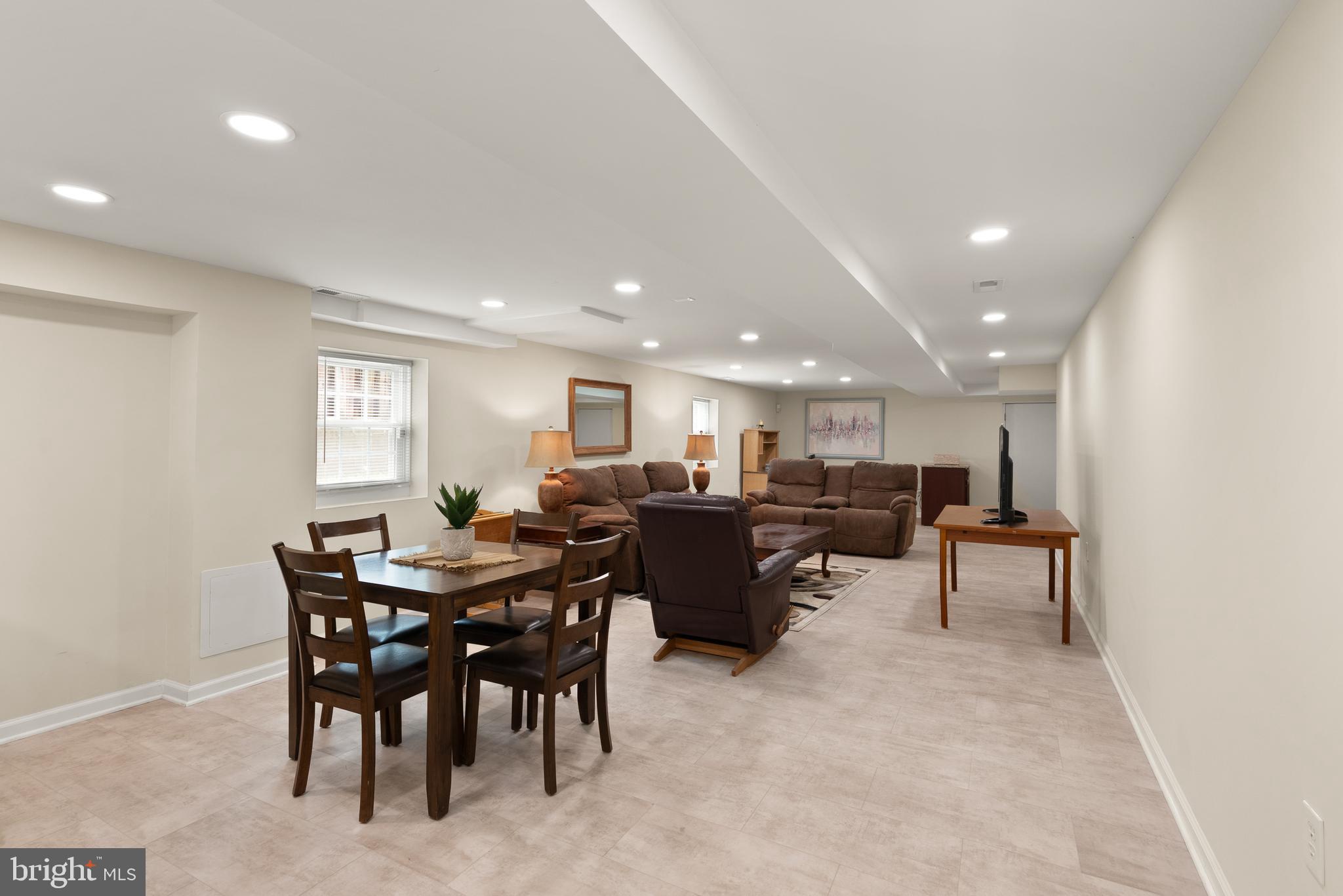 11300 Schuylkill Road Rockville, MD 20852 - Photo 37 of 55 a view of a dining area with furniture