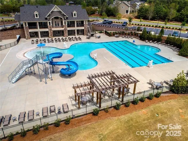 a view of a house with outdoor space