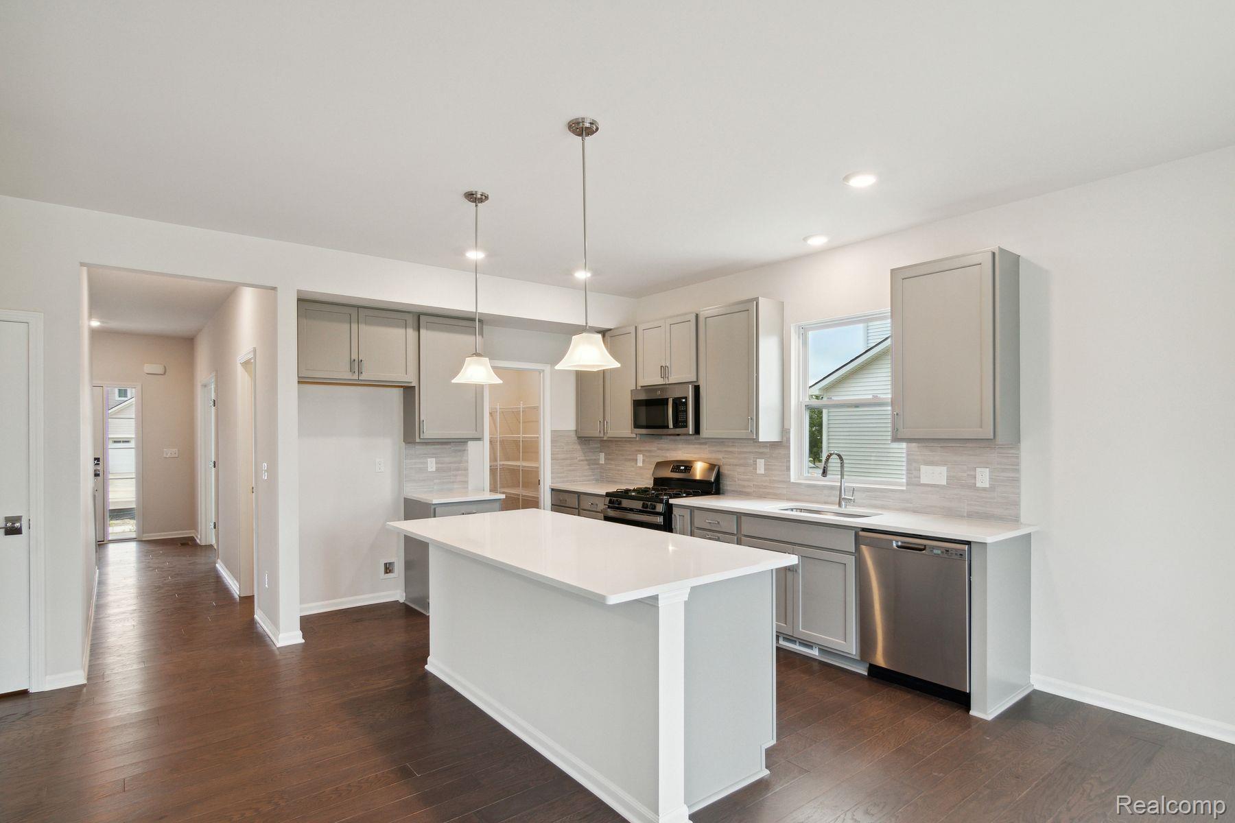 2734 Maize Loop Saline, MI 48176 - Photo 6 of 42 Kitchen