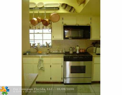 5911 Southwest 195th Terrace Southwest Ranches, FL 33332 - Photo 4 of 8 Kitchen