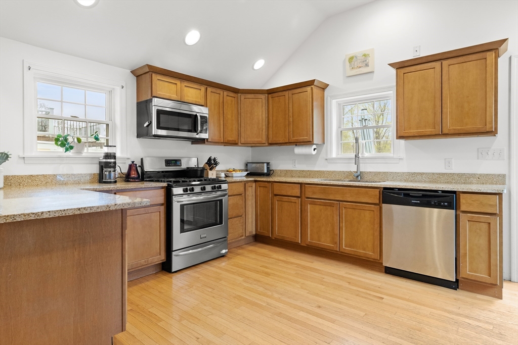 229 Highland Street Hamilton, MA 01982 - Photo 4 of 35