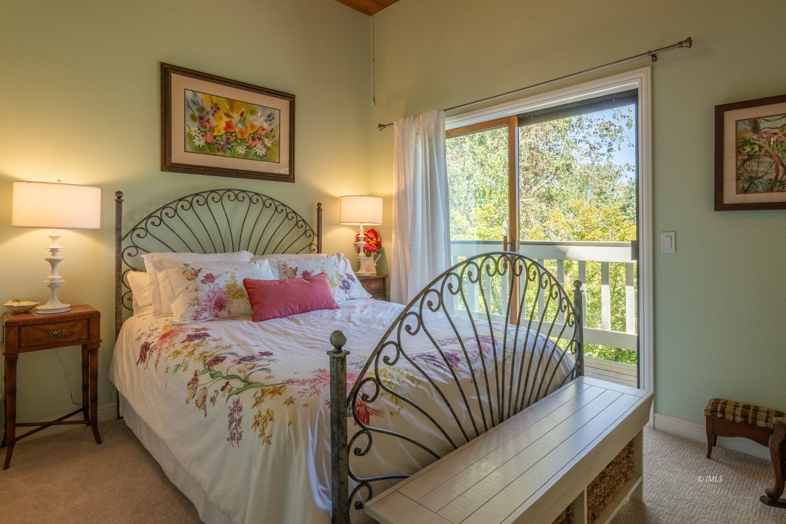 53 Ocean View Road Bishop, CA 93514 - Photo 20 of 34 Guest Bedroom with Balcony Access