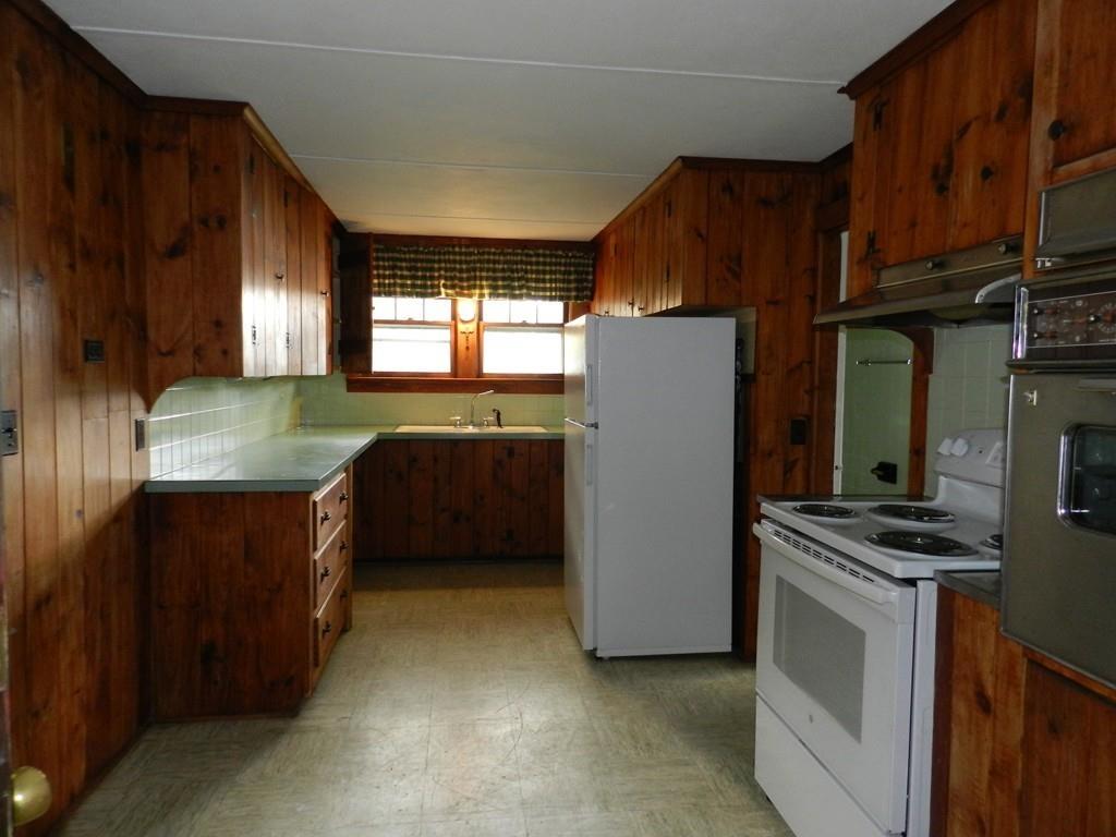 332 Mashapaug Road Holland, MA 01521 - Photo 14 of 32