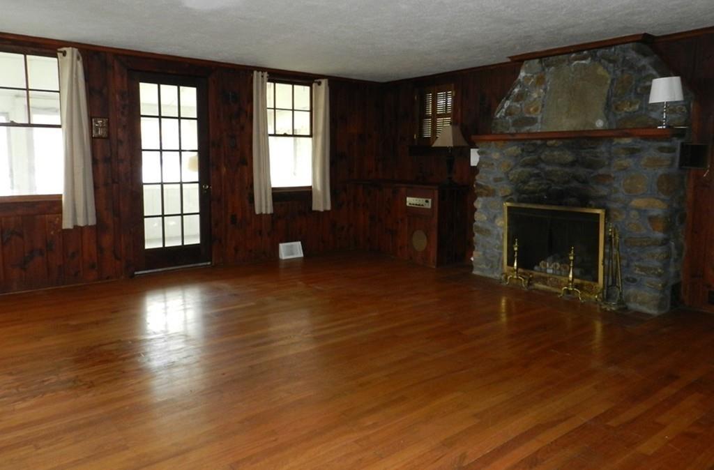 332 Mashapaug Road Holland, MA 01521 - Photo 10 of 32