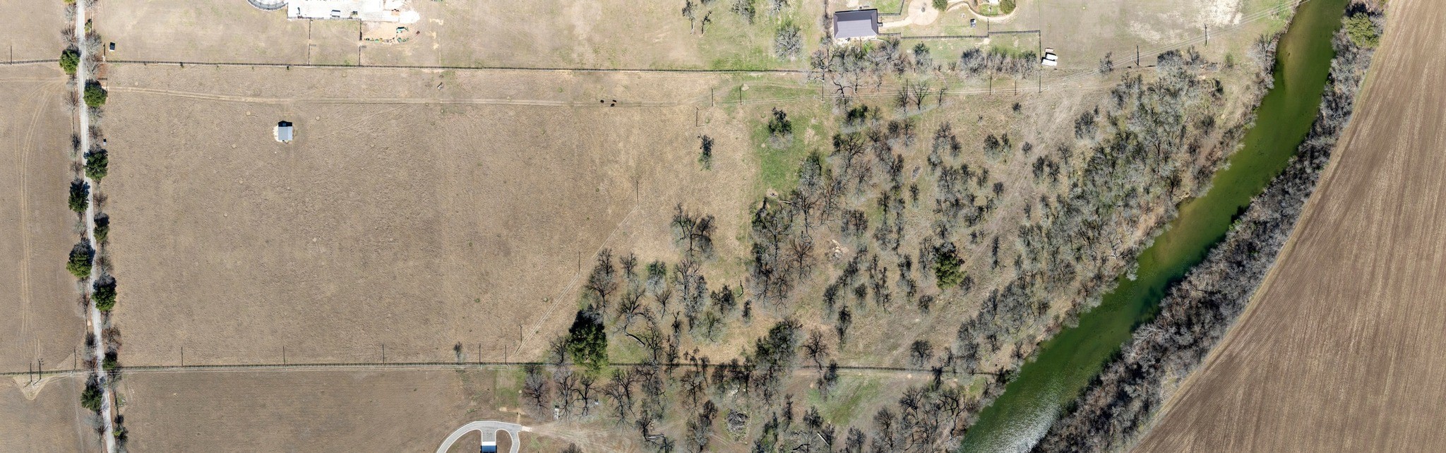 105 River Valley Drive Georgetown, TX 78626 - Photo 24 of 29 a bathroom with a shower curtain
