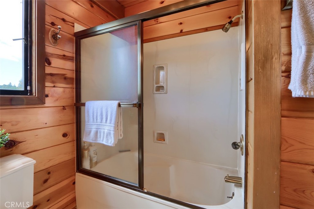 5027 Fox Creek Road Mariposa, CA 95338 - Photo 17 of 75 a bathroom with a glass shower door