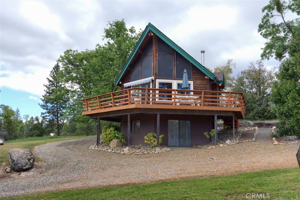5027 Fox Creek Road Mariposa, CA 95338 - Photo 2 of 75 a front view of a house with garden
