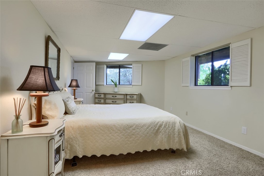 5027 Fox Creek Road Mariposa, CA 95338 - Photo 25 of 75 a bedroom with a bed and window