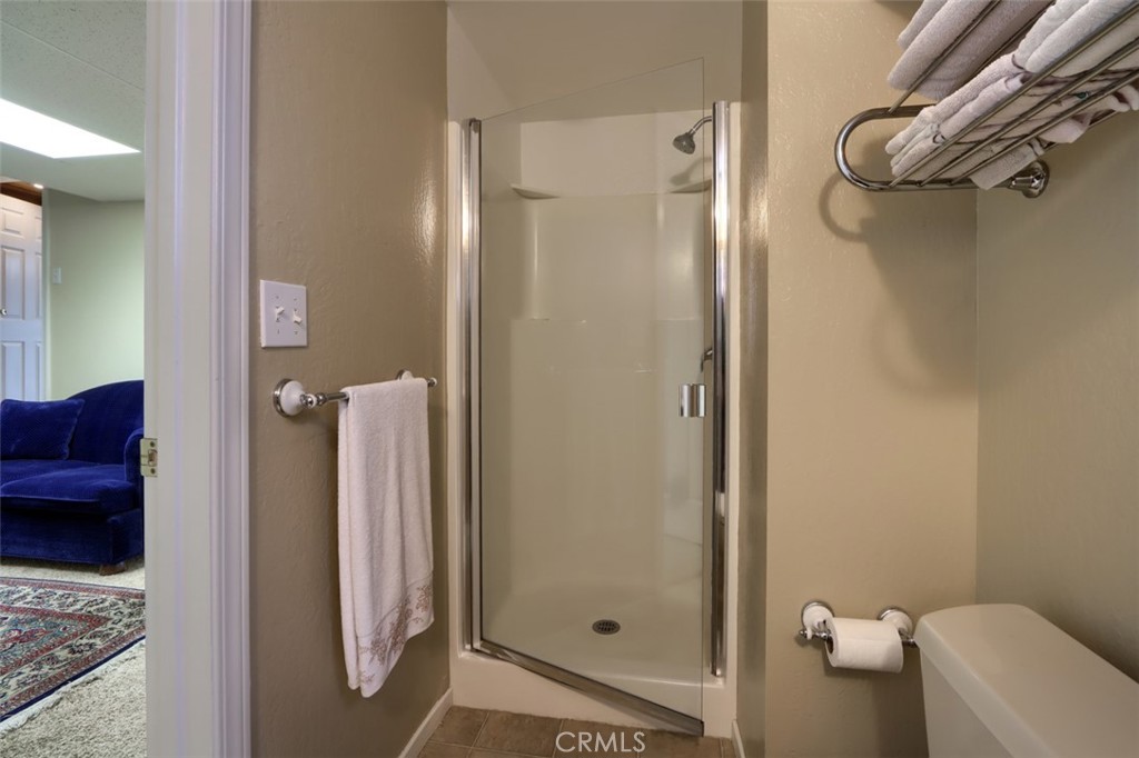 5027 Fox Creek Road Mariposa, CA 95338 - Photo 29 of 75 a bathroom with a granite countertop shower and a toilet