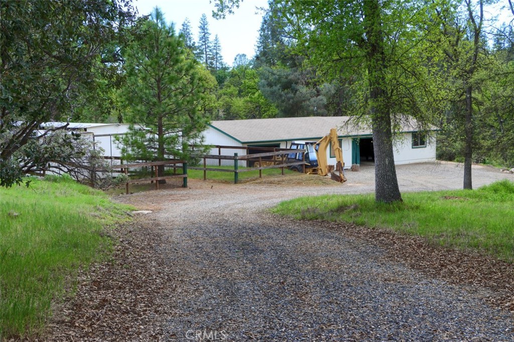 5027 Fox Creek Road Mariposa, CA 95338 - Photo 43 of 75 a view of a house with backyard and a tree