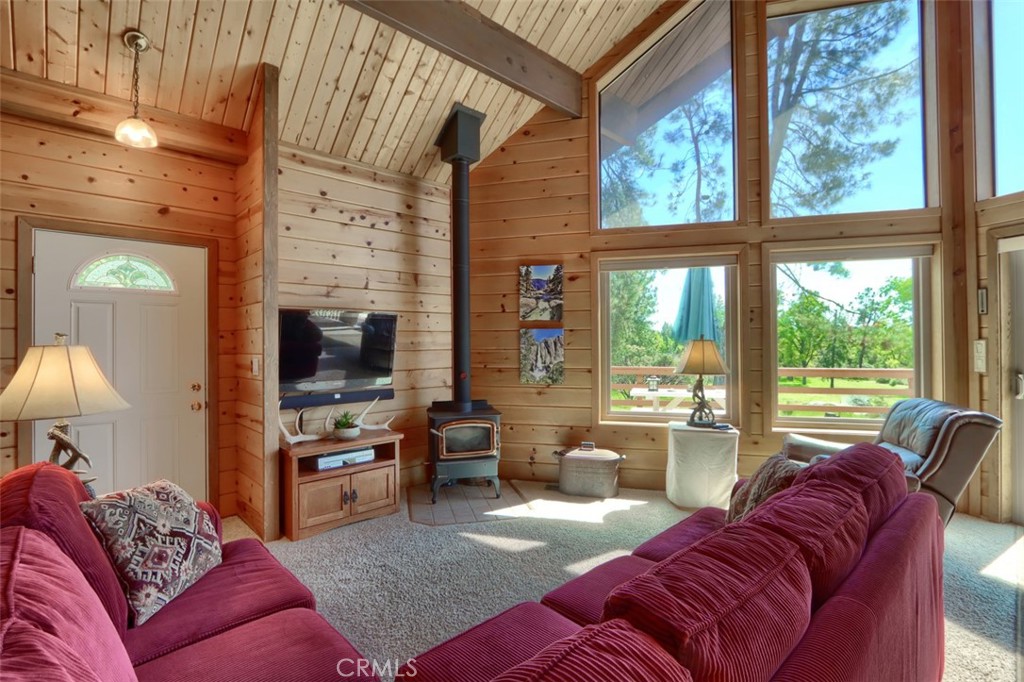 5027 Fox Creek Road Mariposa, CA 95338 - Photo 5 of 75 a living room with furniture and a flat screen tv
