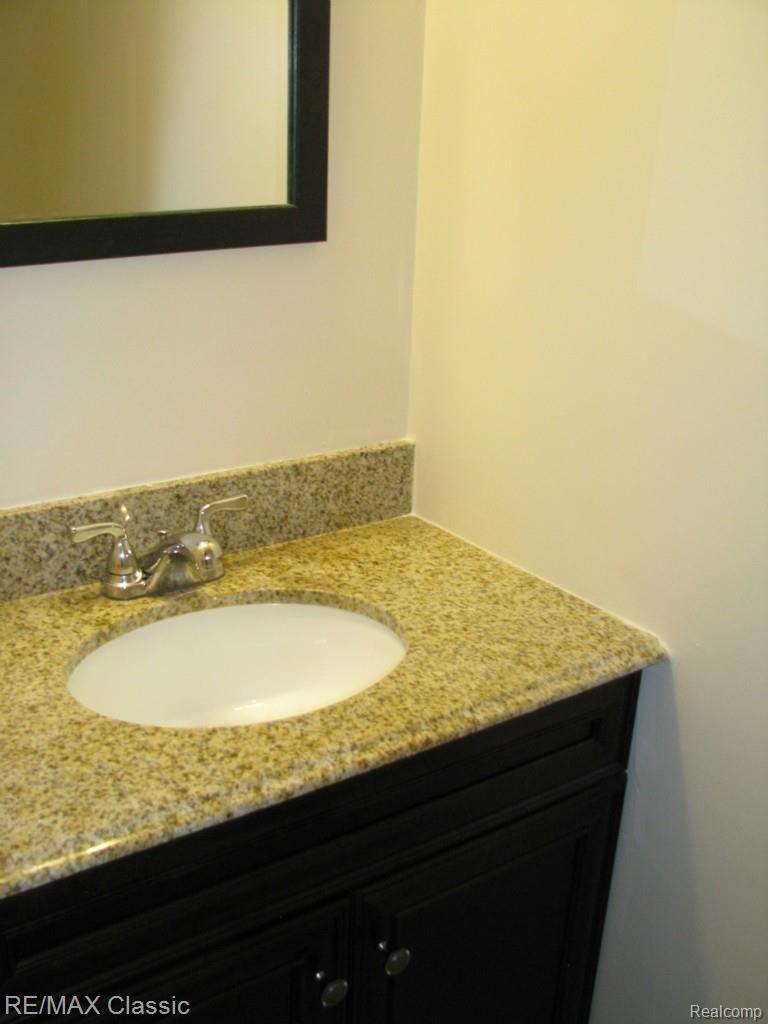 24735 Jamestowne Road Novi, MI 48375 - Photo 12 of 26 15 IMG_0050.jpg