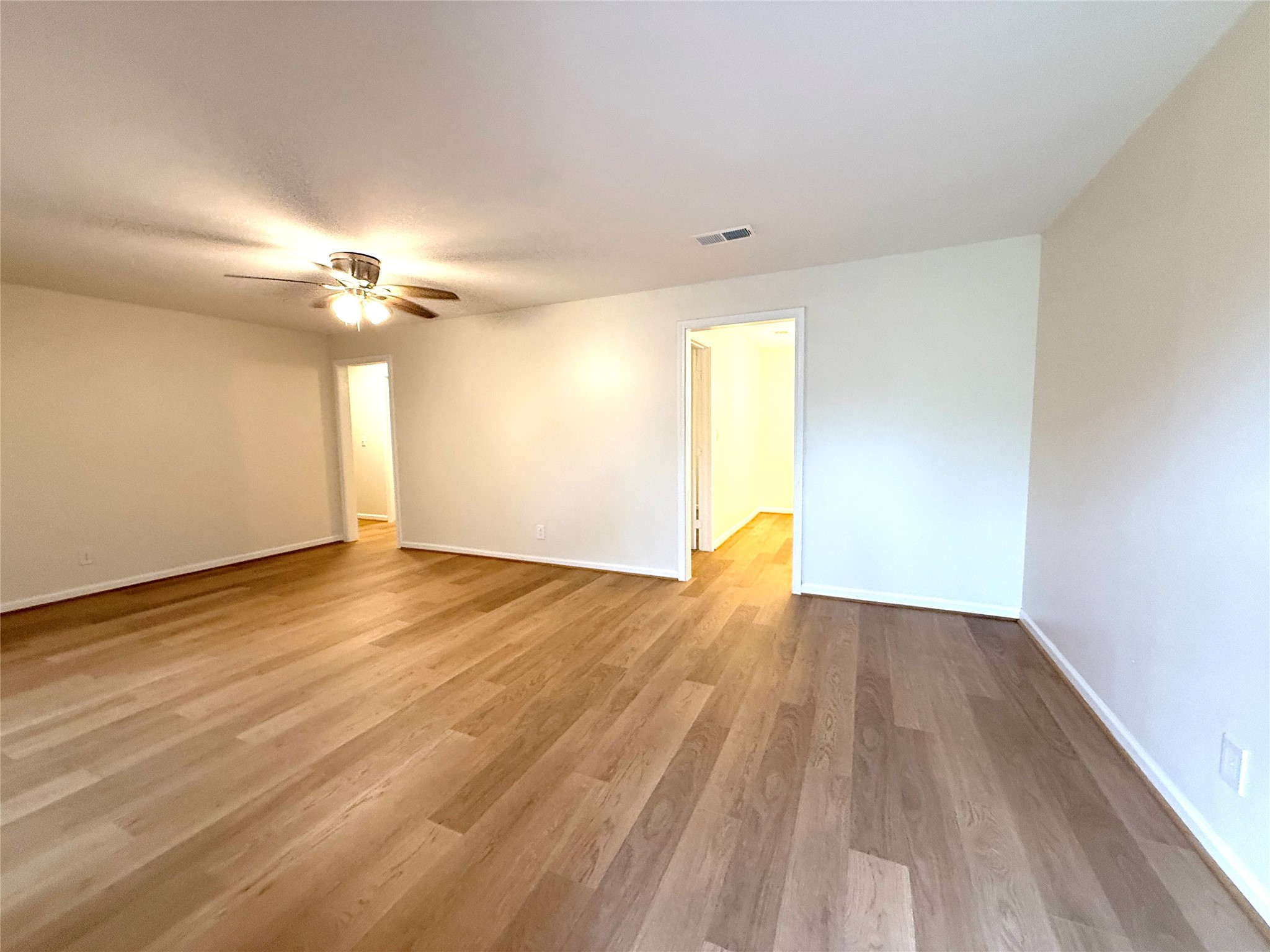 8 Piney Way Angleton, TX 77515 - Photo 3 of 24 Gallery Image 3