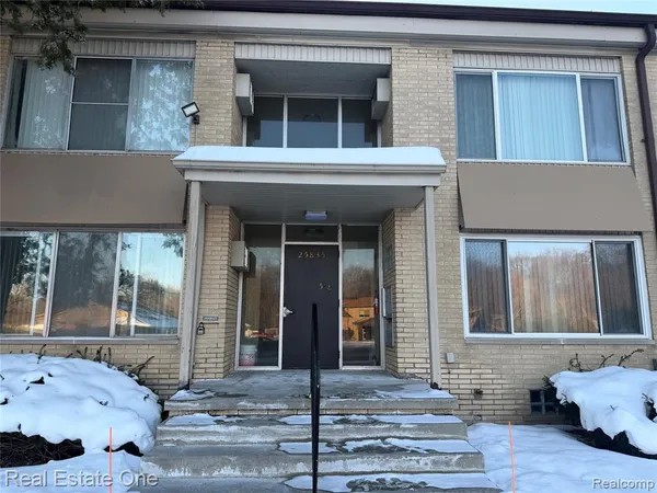 $900 | 25835 Lahser Road, Unit 5, Southfield, MI 48033