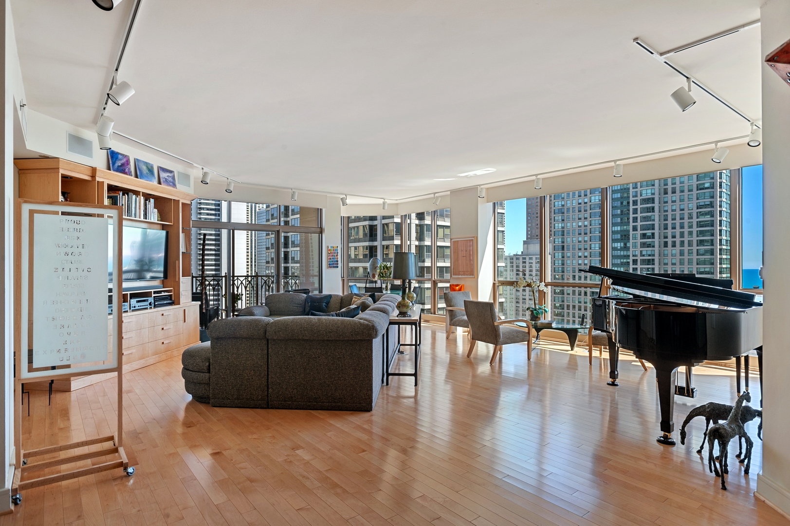 21 East Huron Street, Unit 3305 Chicago, IL 60611 - Photo 2 of 31