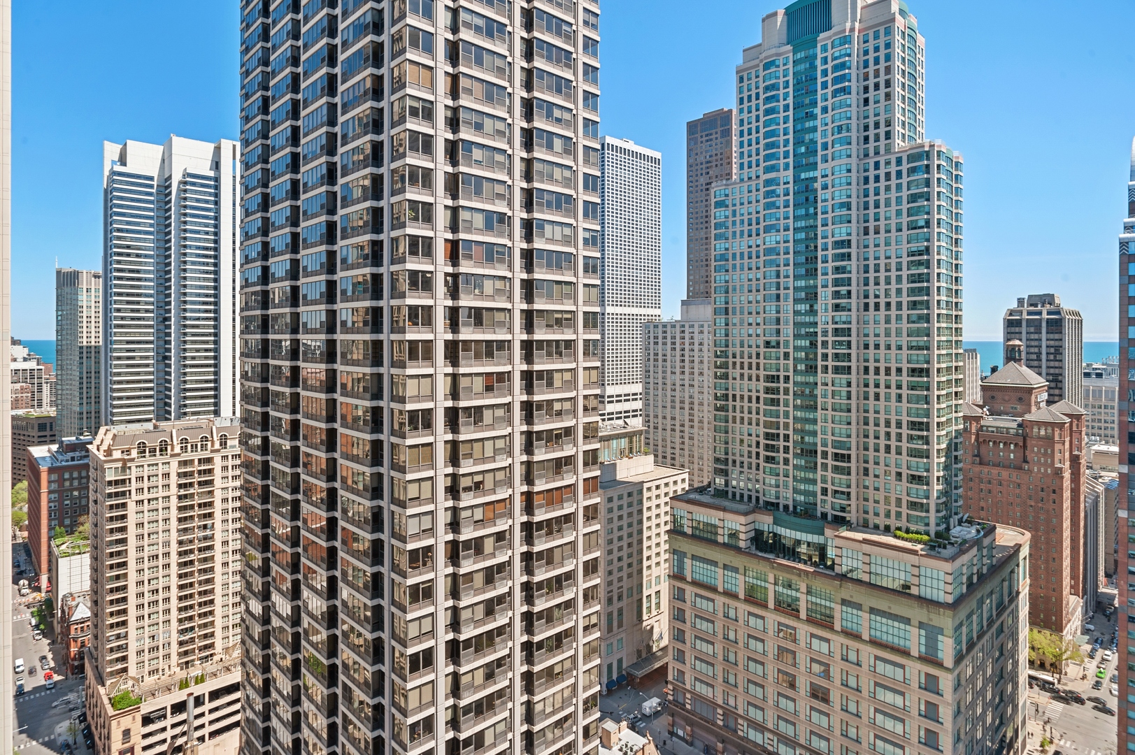 21 East Huron Street, Unit 3305 Chicago, IL 60611 - Photo 14 of 31