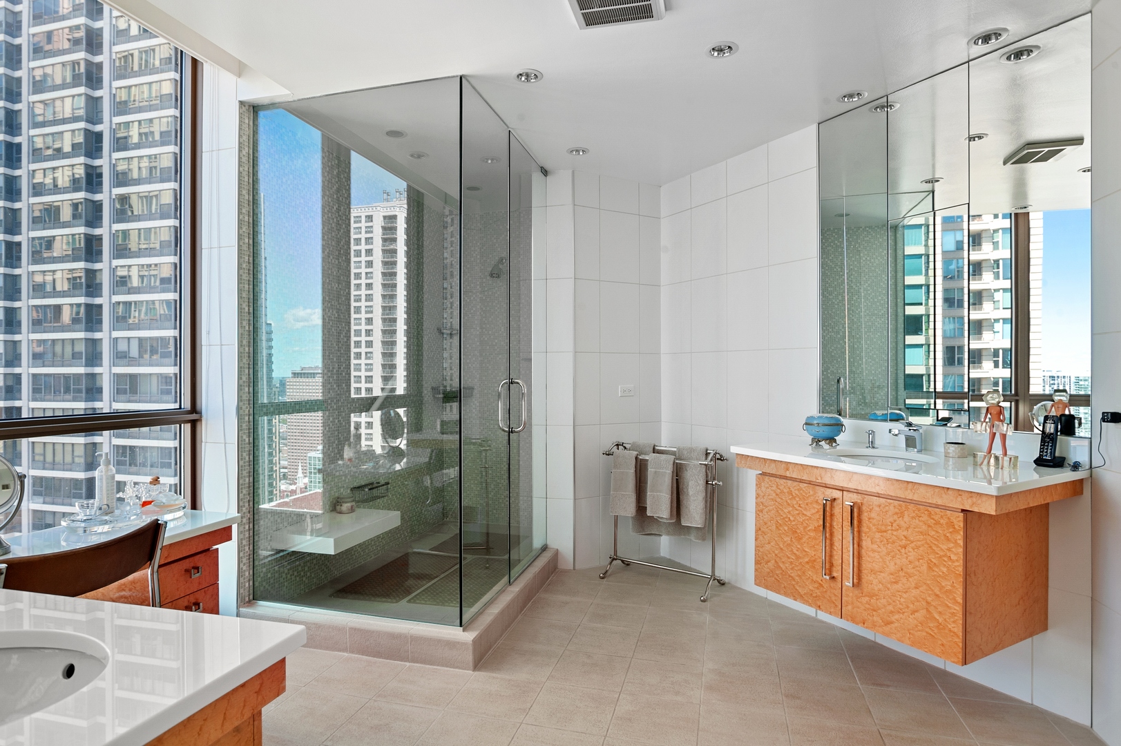 21 East Huron Street, Unit 3305 Chicago, IL 60611 - Photo 18 of 31